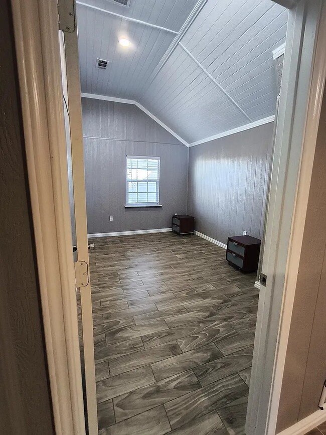 Building Photo - 512 Irby Ln