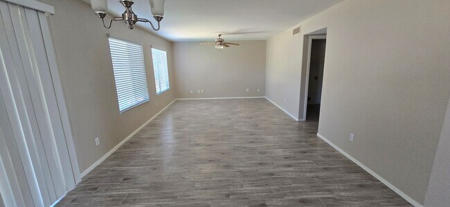 Building Photo - UPDATED 4 BEDROOM HOUSE NEAR 101 LOOP/OLIVE