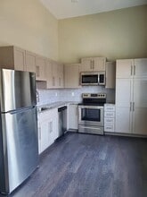 Building Photo - 256 E Broadway