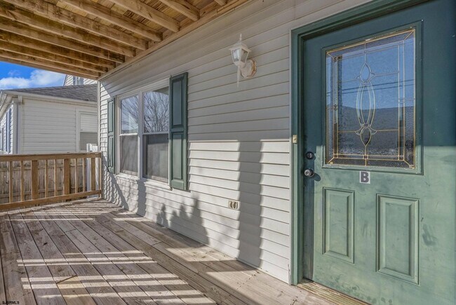 Foto del edificio - 413 W Beach Ave