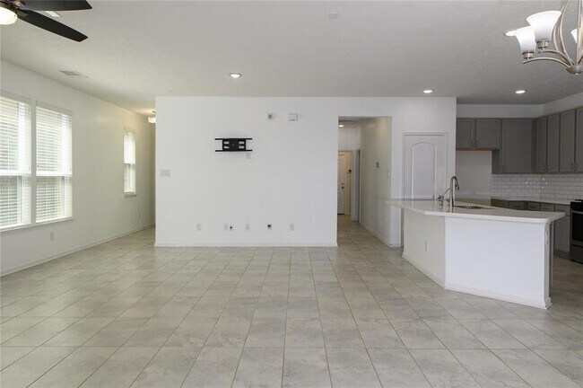 Building Photo - 25215 Stone Tower Ct
