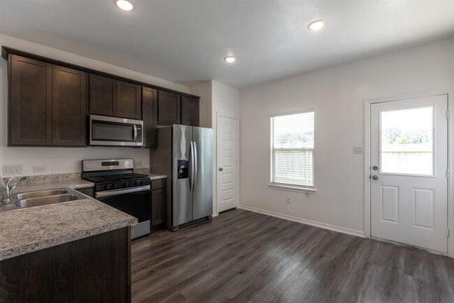 Building Photo - 16742 Rover Ln
