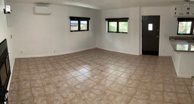Foto del edificio - 1722 Oak Dr