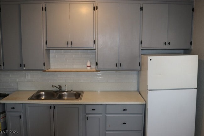 Building Photo - 1828 Lewis Ave