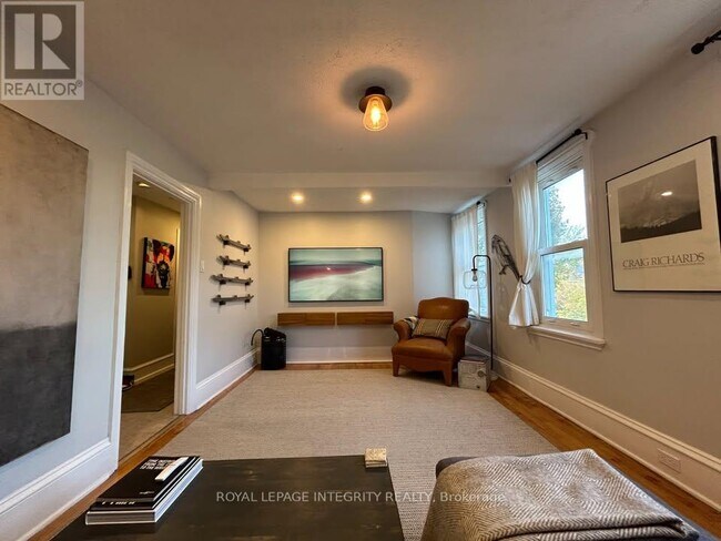 Building Photo - 18 Commanda Wy