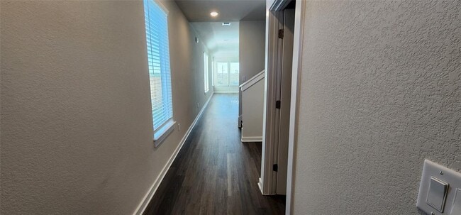 Building Photo - 2120 Delano Dr