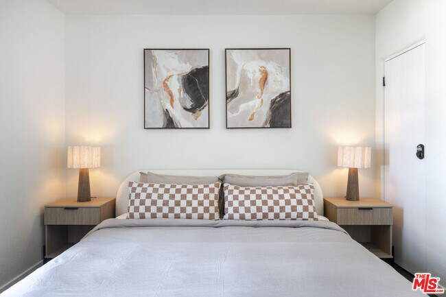 Building Photo - 7853 Brighton Ave