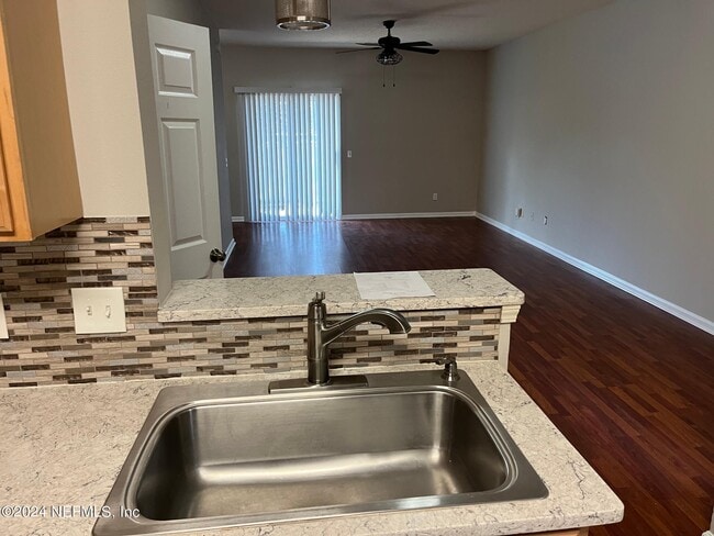 Building Photo - 750 Scrub Jay Dr
