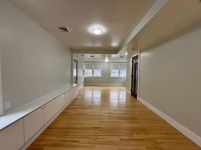 Building Photo - 174 Maplewood St