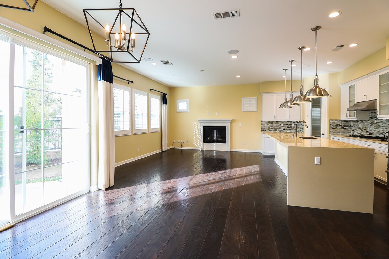 2535 Green House Plz, Signal Hill, CA 90755 Townhome Rentals in