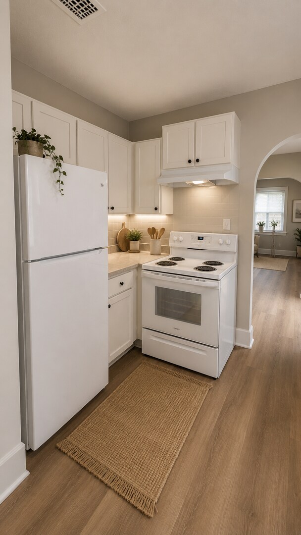 Building Photo - Fully Renovated, 2 BR/1BA Home! Fenced In Yard! Deck! 1-Car Garage! Off Street Parking!