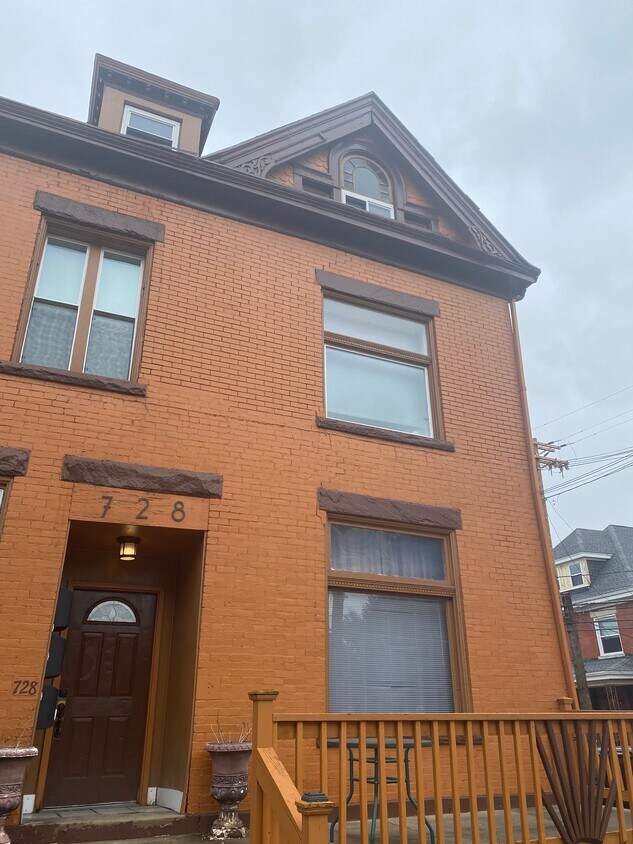 Primary Photo - 728 N Sheridan Ave