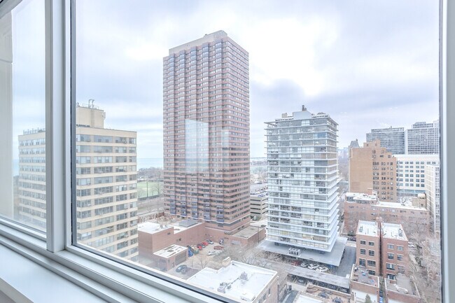 Building Photo - 336 W Wellington Ave