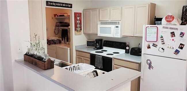 Foto del edificio - 3 Bedroom, 3.5 Bathrooms - 2 Car Garage - ...