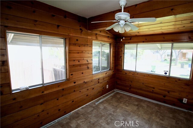 Foto del edificio - 5117 Hesperia Ave