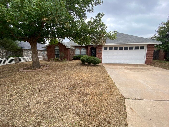 Foto principal - 4 bed 2 bath home in Northgate