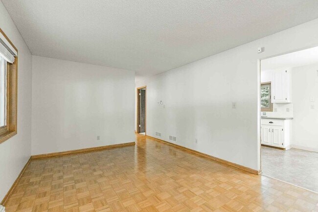 Foto del edificio - 696 Larpenteur Ave E