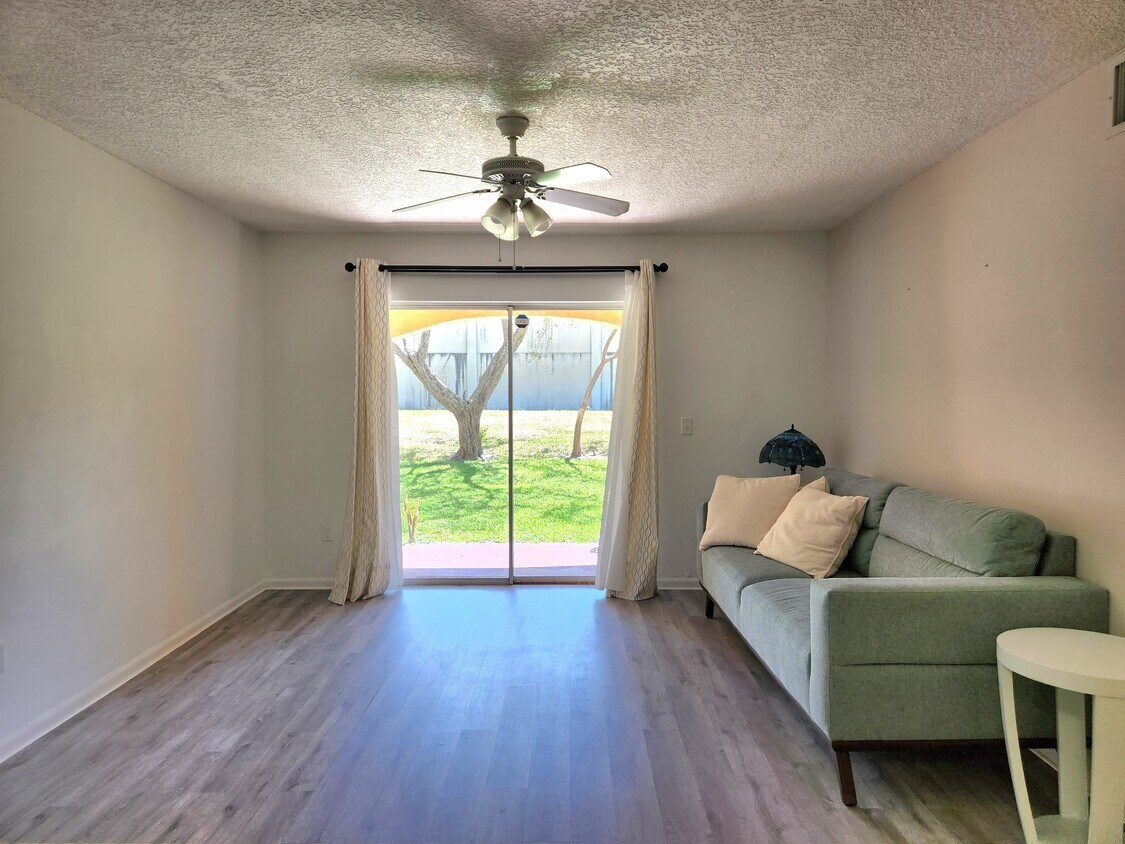 Foto principal - 5590 NW 61st St
