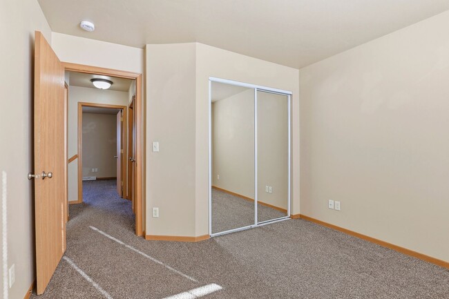 Building Photo - 912/914 Hartzheim Drive