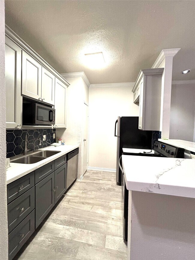 Foto del edificio - 7900 N Stadium Dr