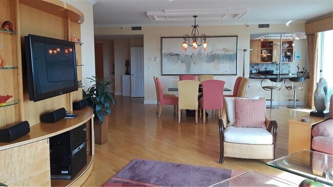Building Photo - 455 Longboat Club Rd