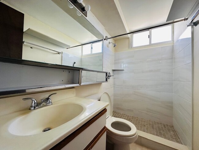 Building Photo - 1 Bedroom, 1 Bathroom, 1 Parking (Pearlrid...