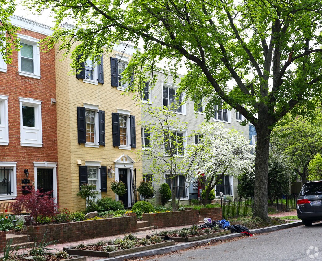 Foto principal - 750-752 9th St SE