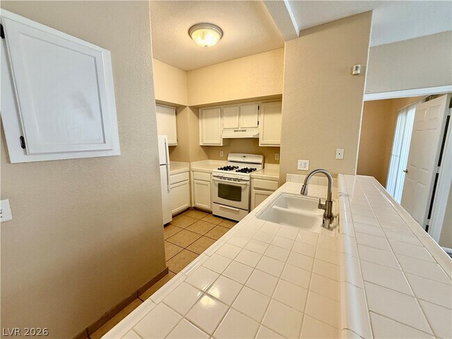 Foto del edificio - 2251 Wigwam Pkwy