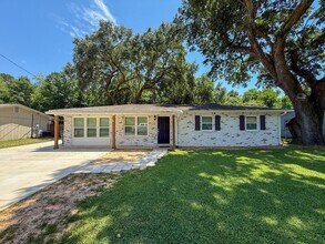 Building Photo - 1501 Croquet Dr