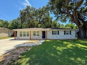 Building Photo - 1501 Croquet Dr