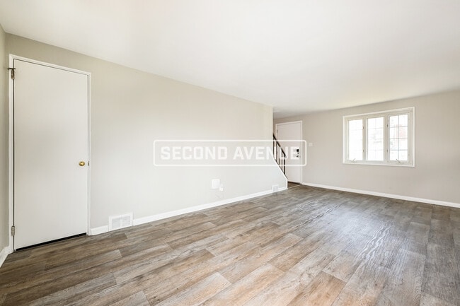 Building Photo - 327 Elias Dr