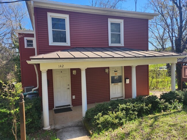 Building Photo - 142 Carlton Rd