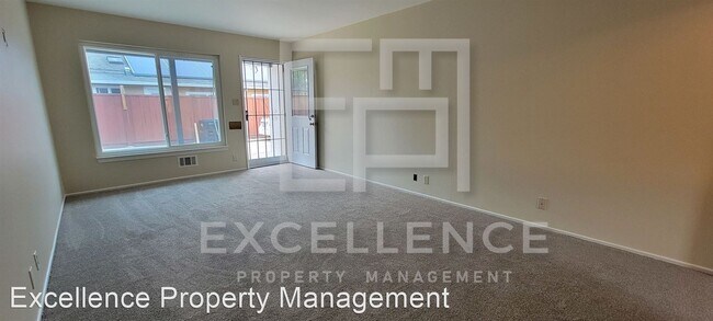 Building Photo - 3 br, 1 bath House - 945 College Dr
