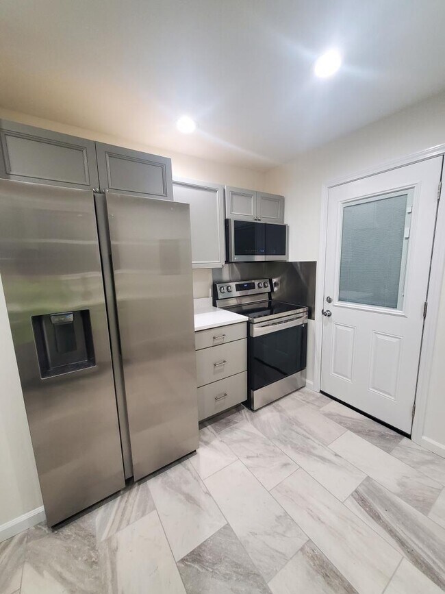 Foto del edificio - 1512 Sweetbriar Ave