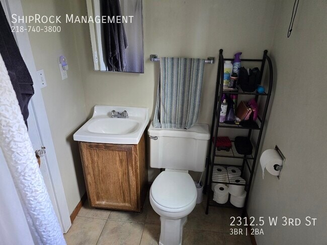 Foto del edificio - 2312.5 W 3rd St