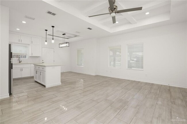 Building Photo - 913 W Kohala Ave