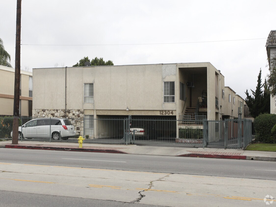 Primary Photo - 12304 Burbank Blvd