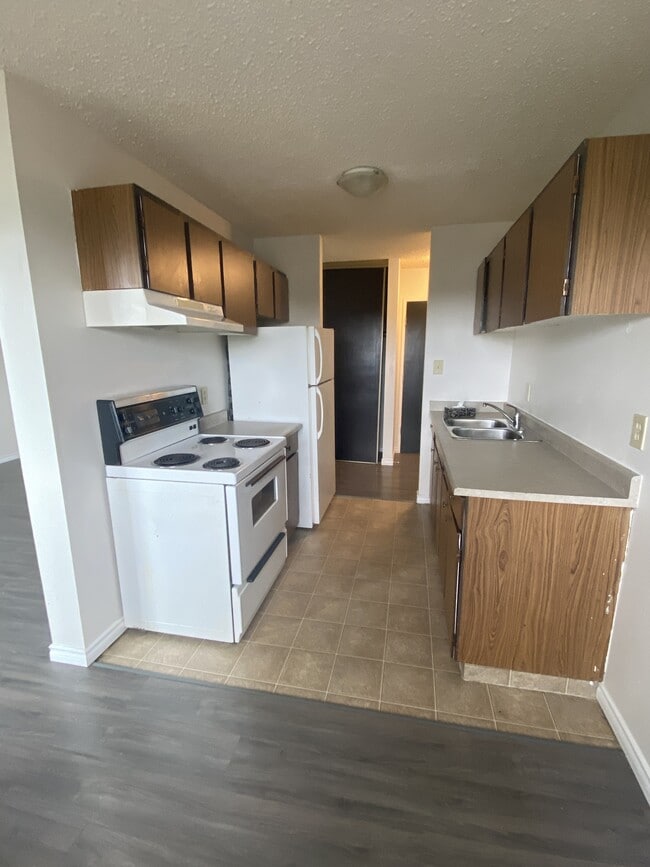 Building Photo - 80 Brookwood Dr