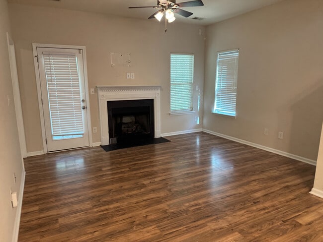 Building Photo - Room in Townhome on Bunclody Dr