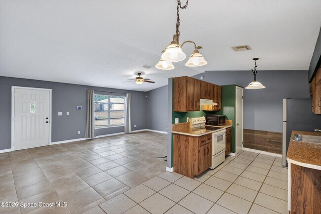 Foto del edificio - 352 Jacaranda Ave NW