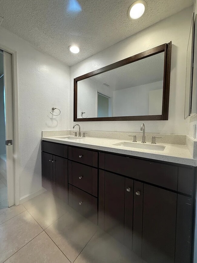 Foto del edificio - 11 Woodhollow