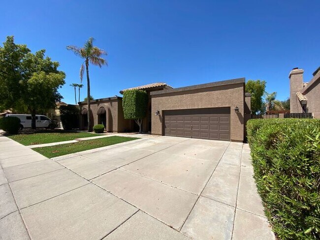 Building Photo - Very nice single level home