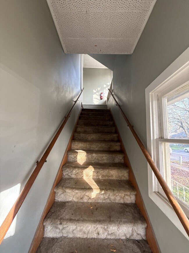 Foto del edificio - 635 Thompson Ave NE