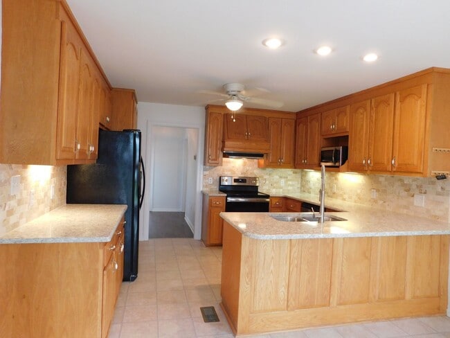 Building Photo - Waterfront Home In Perquimans County