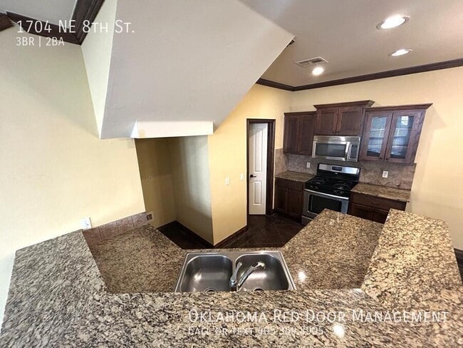 Foto del edificio - 1704 NE 8th St