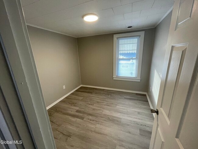 Foto del edificio - 28 Leversee Ave