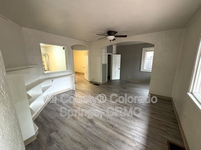 Building Photo - 114 W Brookside St