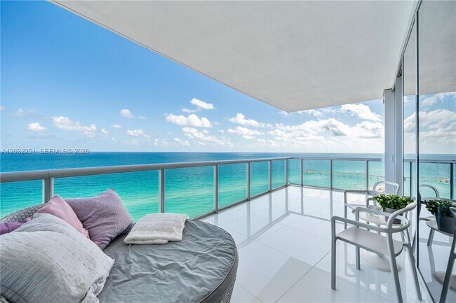 Building Photo - 17121 Collins Ave