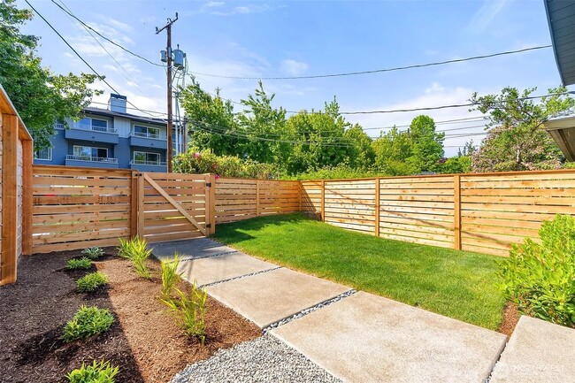 Foto del edificio - 9526 Interlake Ave N