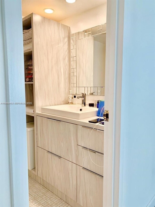 Foto del edificio - 851 Three Islands Boulevard